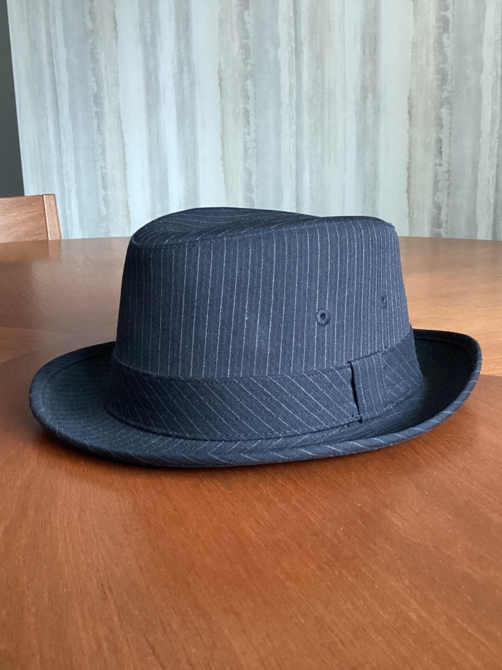 Men’s fedora short brim in black pinstripe